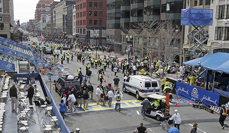 США Бостон Бостонский марафон взрыв полиция жертвы очевидец полиция скорая помощь пожарные